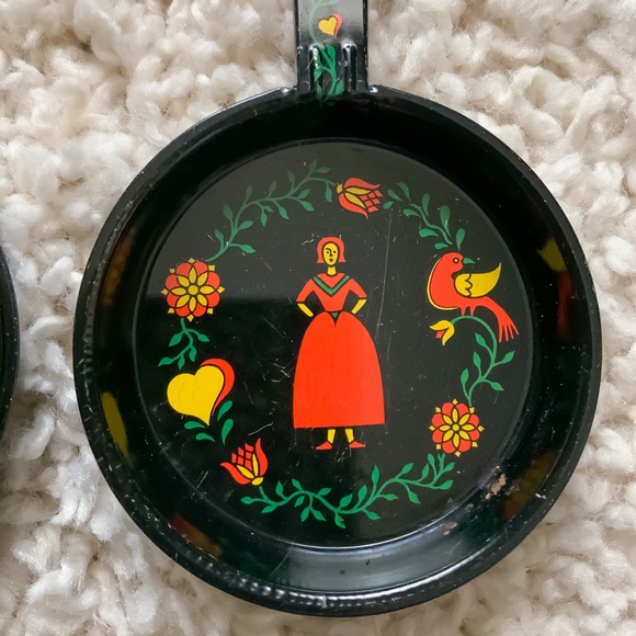 Vintage Decorative Mini Pans - Picture 4 of 4